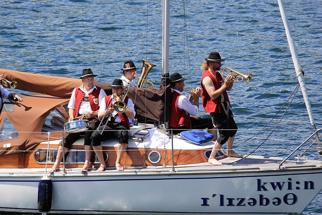 直展现出顽 直展现出顽